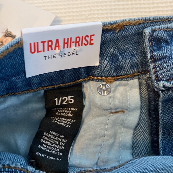 Celebrity Pink Ultra Hi Rise The Rebel Distressed Woman’s Jeans Shorts size 1 - Picture 6 of 12